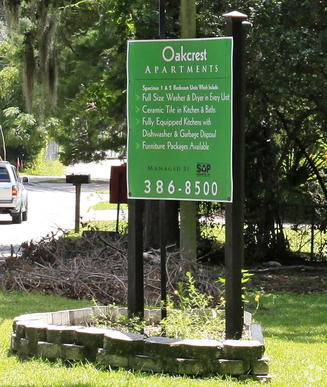 Foto del edificio - Oakcrest Apartments