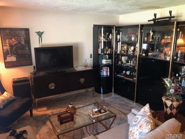 Foto del edificio - 1316 Merrick Ave
