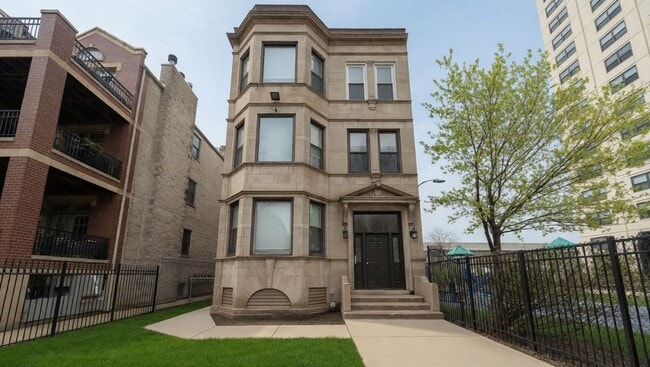 Building Photo - 4832 N Winthrop Ave