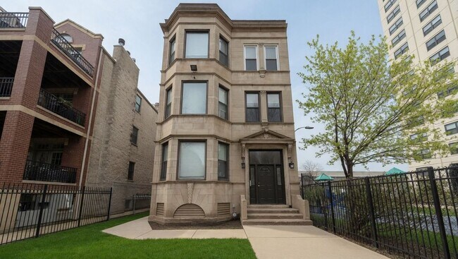 Foto del edificio - 4832 N Winthrop Ave