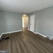 Building Photo - 1430 Greeby St