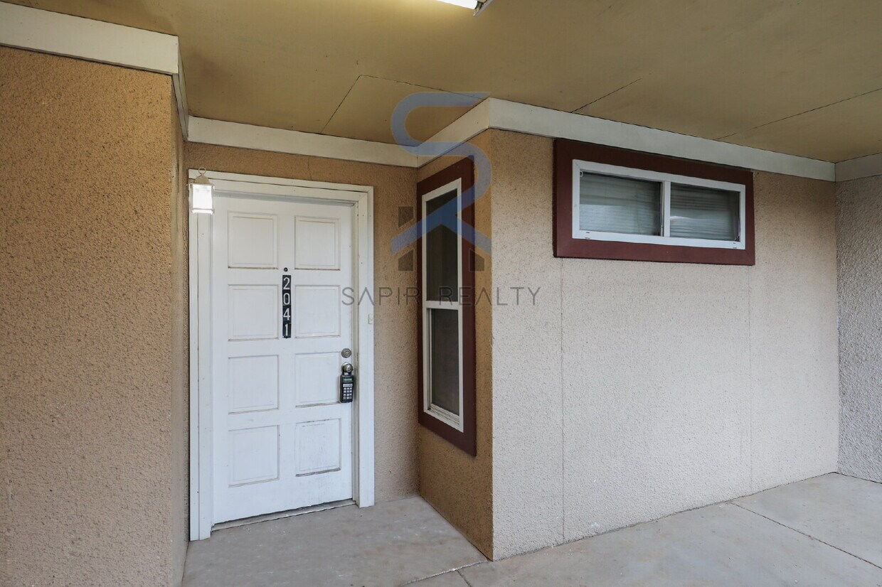 Foto principal - 2041 Oak Park Ln