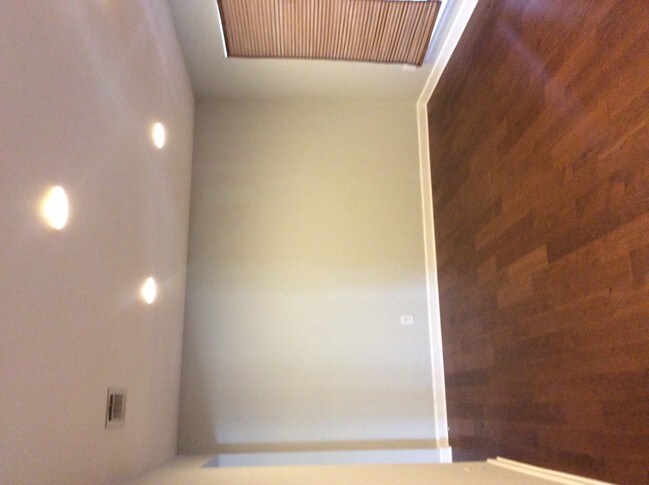 Building Photo - 1003 Collingsworth Dr