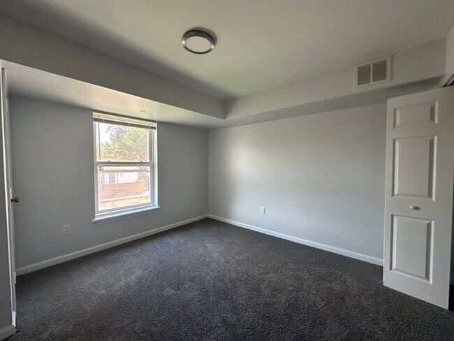 Foto del edificio - 3429 N Sydenham St