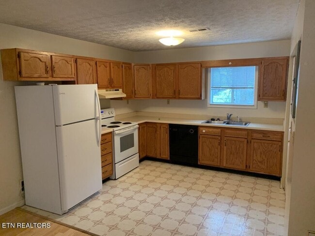 Building Photo - 137 Anzie Way