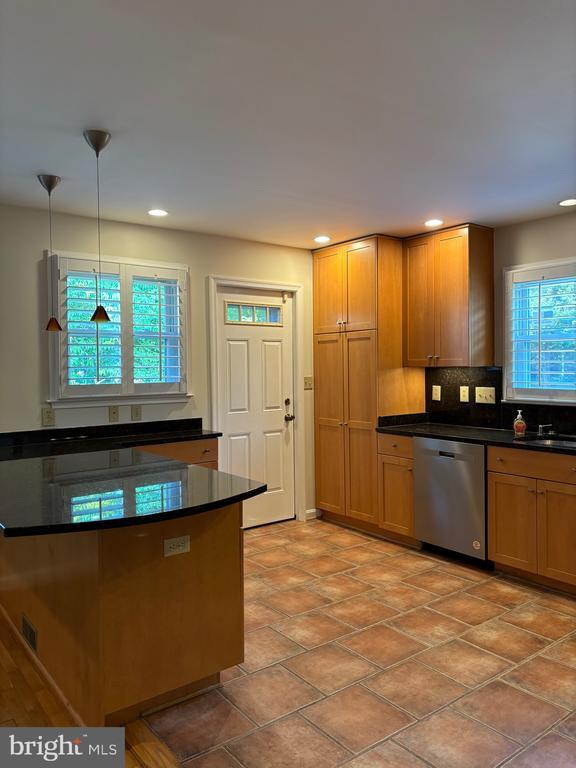 Building Photo - 9841 Singleton Dr