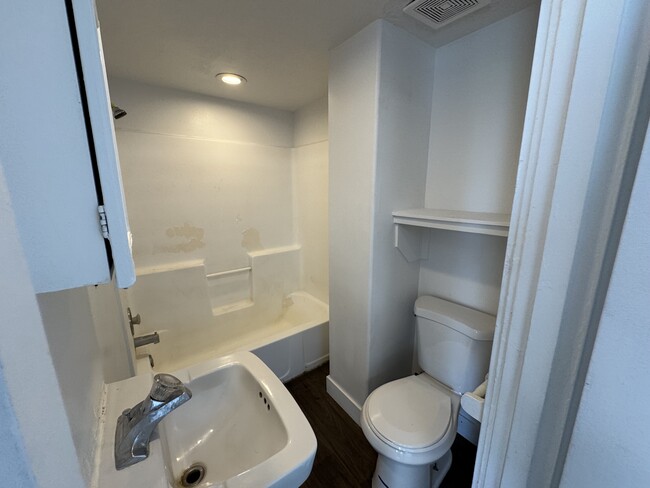 Building Photo - 260 W 1700 S