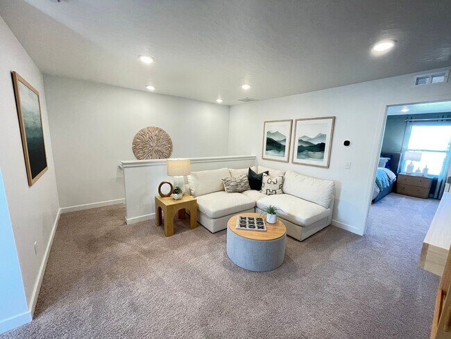 Foto del edificio - 1566 N Summer Spgs Cv