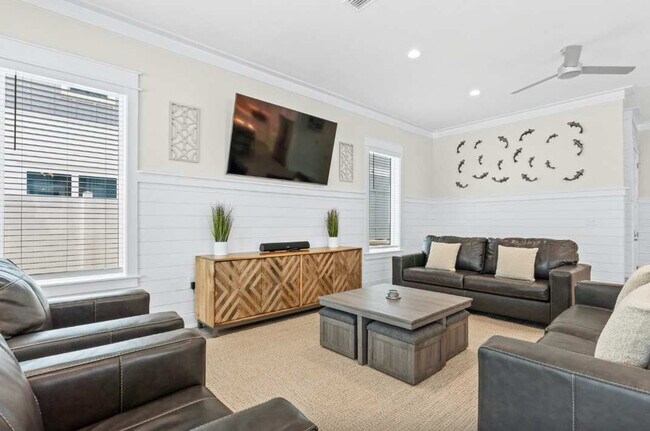 Foto del edificio - 322 E Lakeshore Dr