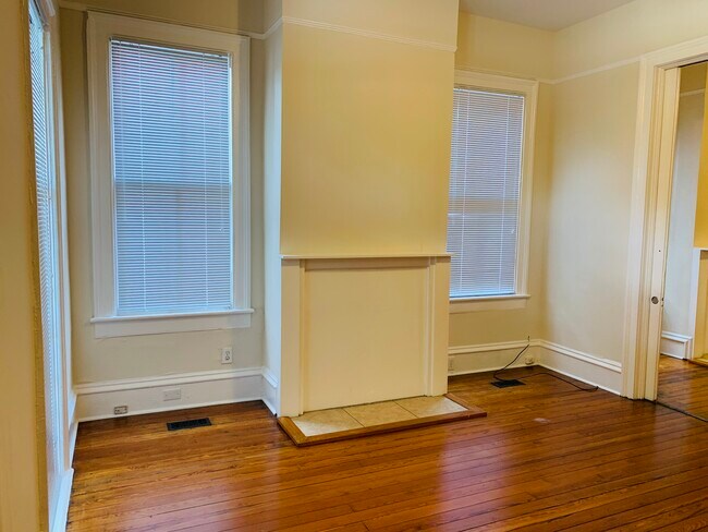 Building Photo - 903 Montgomery St