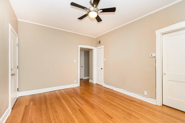 Foto del edificio - 1154 W Barry Ave
