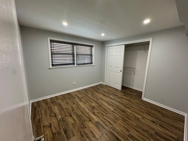 Foto del edificio - 5835 W Lawrence Ave