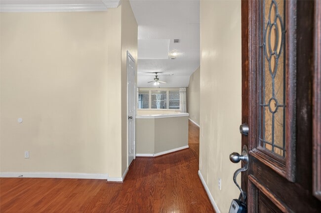 Foto del edificio - 12530 Meadowglen Dr