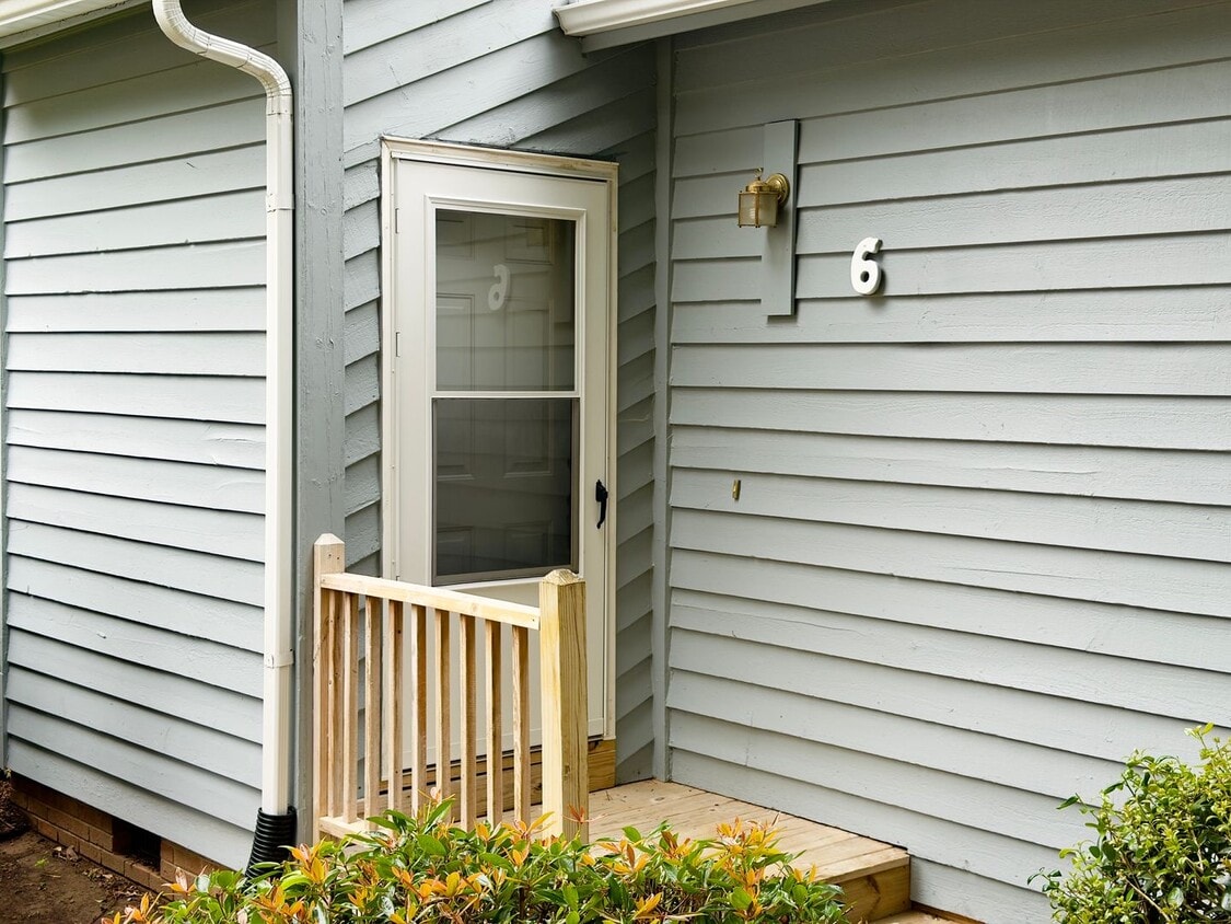 Photo - 2146 Charles St - #6
