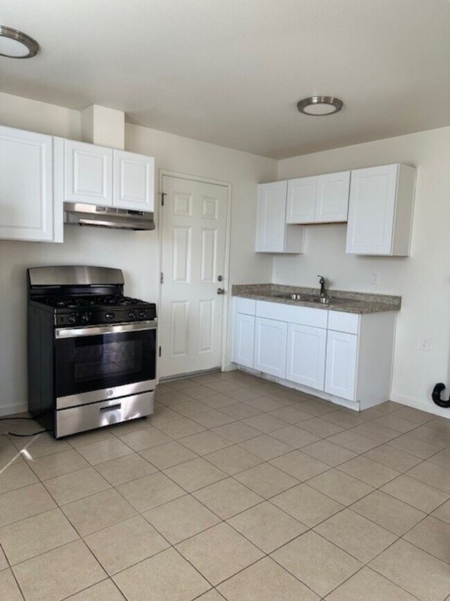 Building Photo - Two Bedroom One Bath Duplex