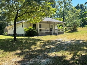 Building Photo - 709 Friendship Rd