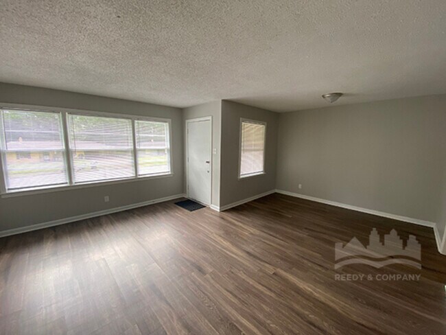 Building Photo - 4020 Graceland Dr