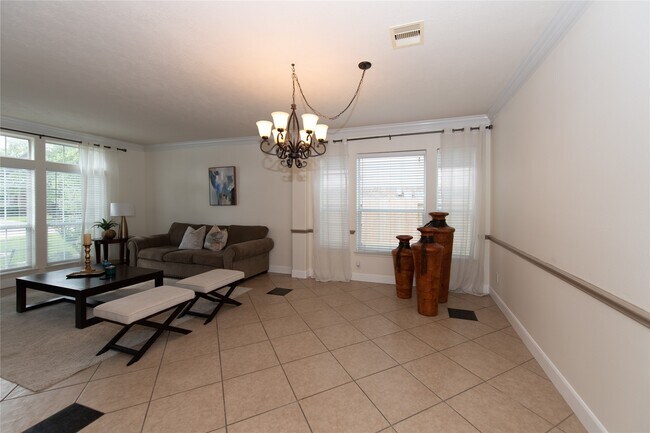 Foto del edificio - 1914 Lakeside Xing