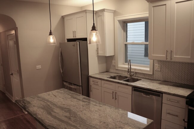 kitchen - 1307 W Fillmore St