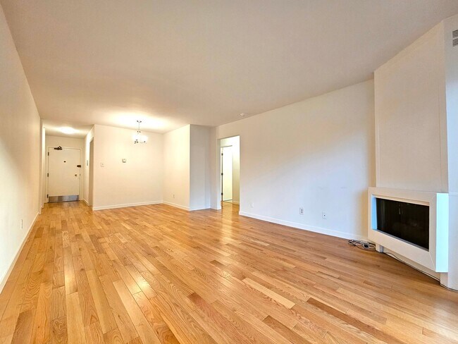 Building Photo - Inner Sunset: 2 Bed 1 Bath Apartment w/ Op...