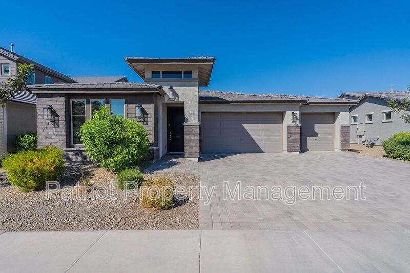 Foto principal - 11676 W Pkwy Ln