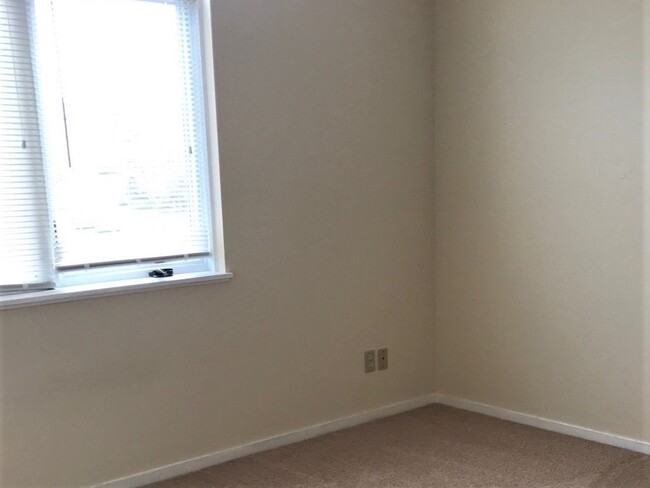 Building Photo - 7606 Westward Way