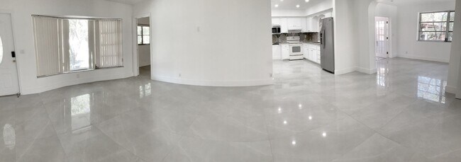 Foto del edificio - Charming 4-Bedroom, 3-Bath Home – Spacious...