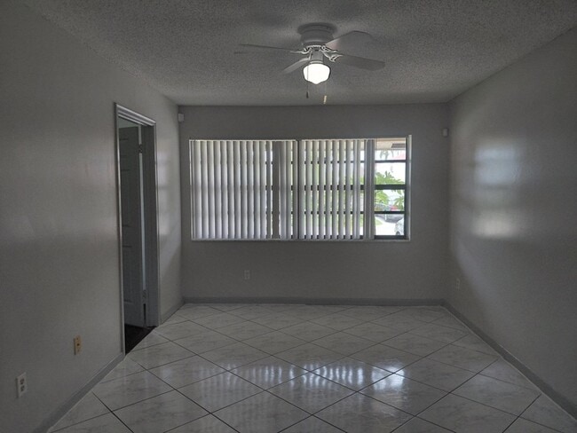 Building Photo - 1322 Pines Ln