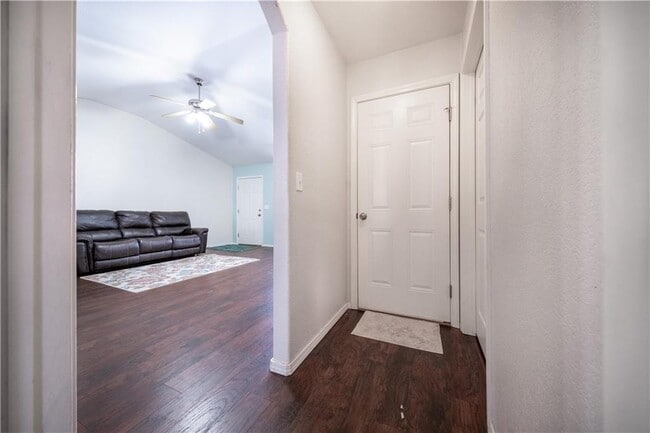 Foto del edificio - 5403 SW Cherry Creek Rd