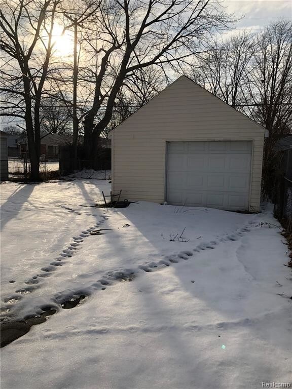 Building Photo - 5655 N Silvery Ln