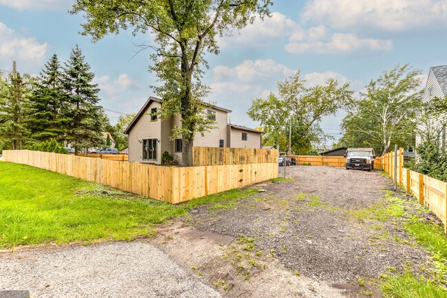 Building Photo - 400 Clifton Dr