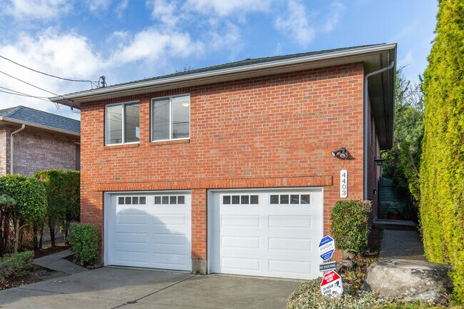 Foto del edificio - 4403 Powell Pl S