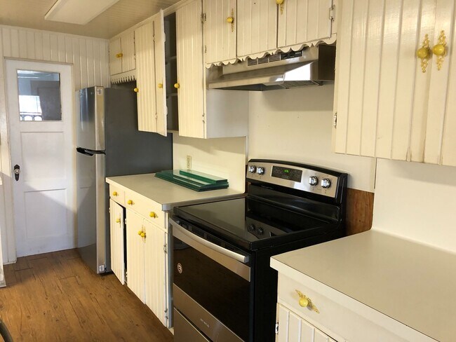 Foto del edificio - Spacious 3/2 house on 75N