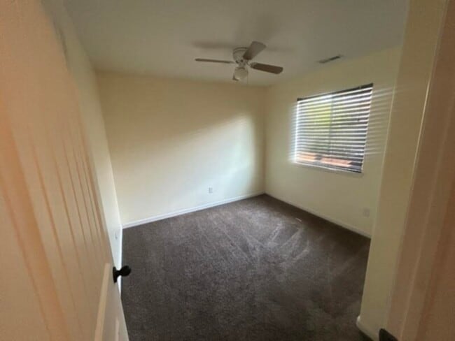 Building Photo - Super Cute Rancher with Central Air!!