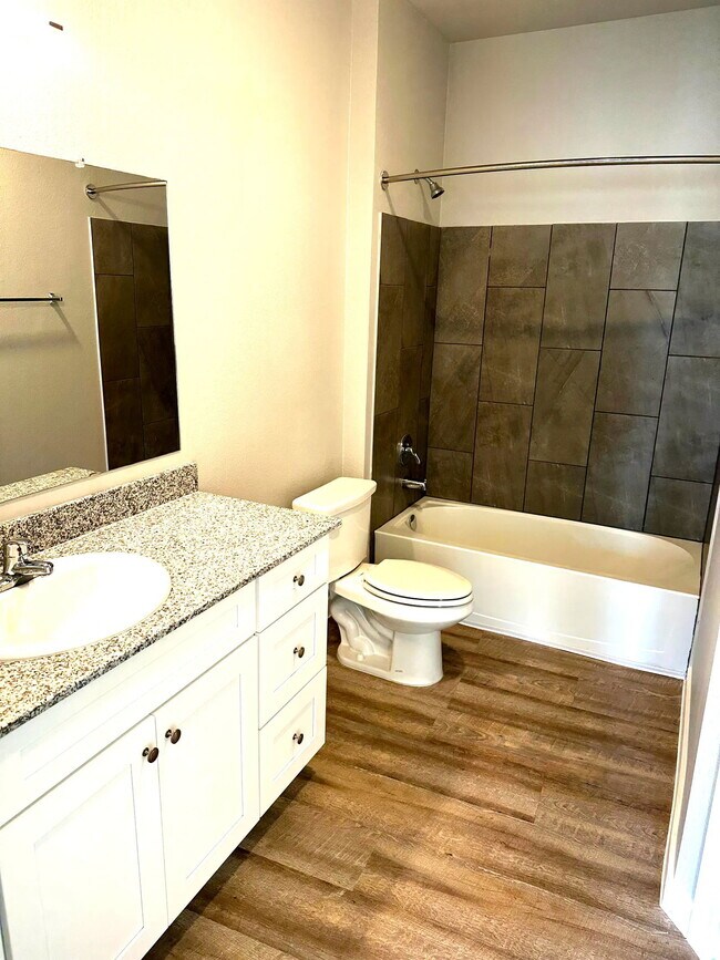 Foto del edificio - 1051 N Farm to Market 1660