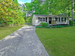 Building Photo - 8438 Stonewall Jackson Dr