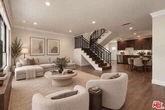 Building Photo - 1153 Beachwood Dr