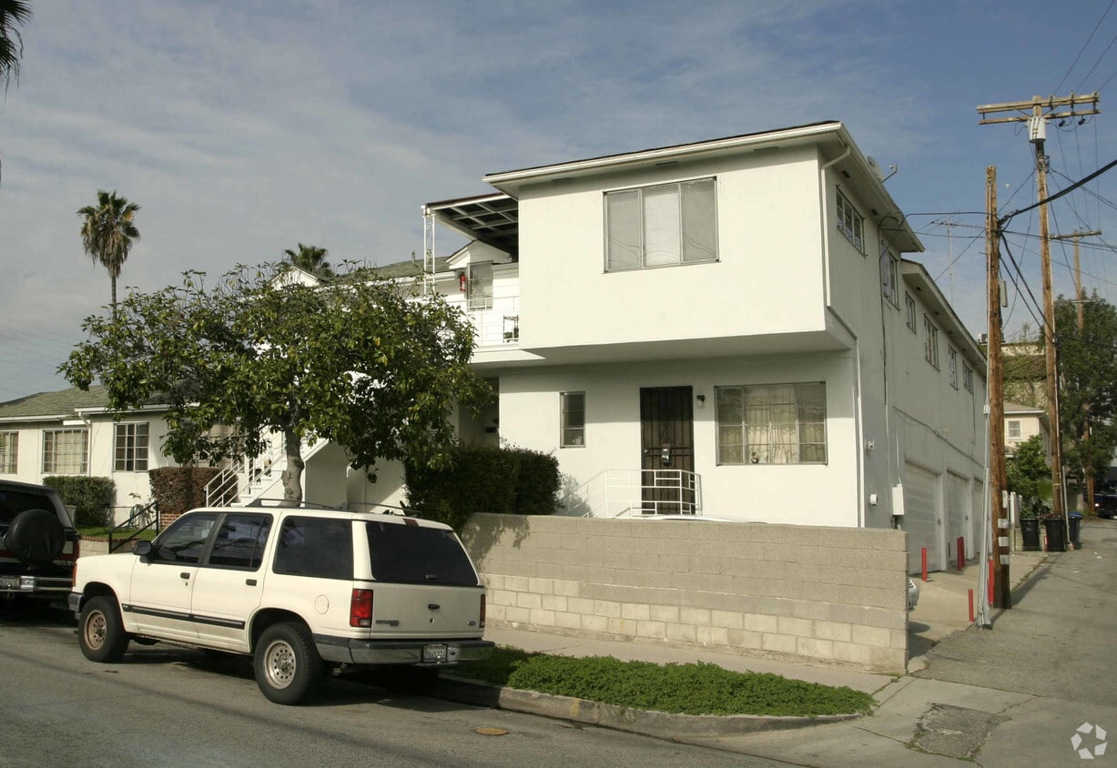 Primary Photo - 5511-5523 Thornburn St
