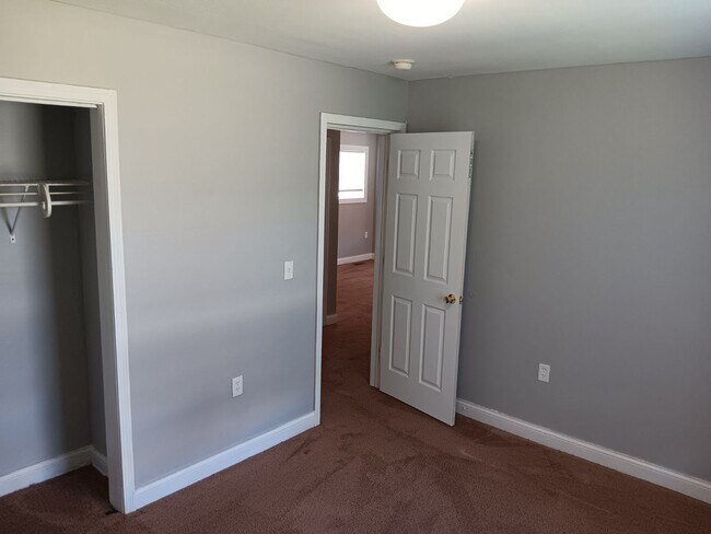 Foto del edificio - For Rent: 4-bedroom 2-bathroom single family home! COMING SOON