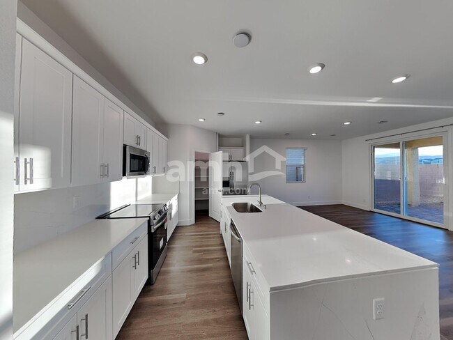 Building Photo - 5871 Vaes Dothrak St