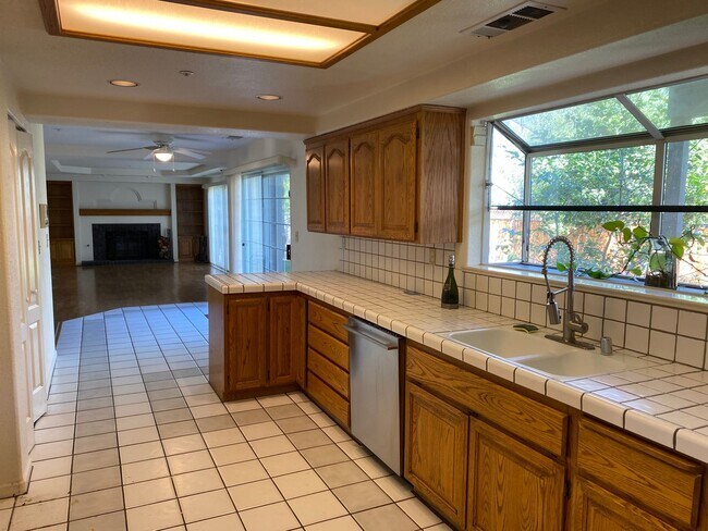 Building Photo - Sharp Livermore corner lot home! Nearly 28...