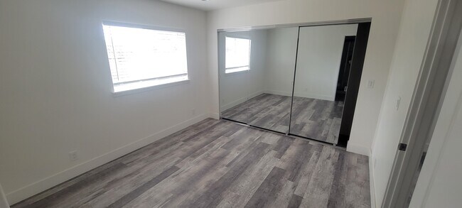 Foto del edificio - 2237 Warburton Ave