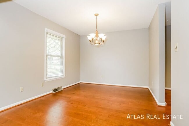 Building Photo - 2312 NE 72nd Terrace