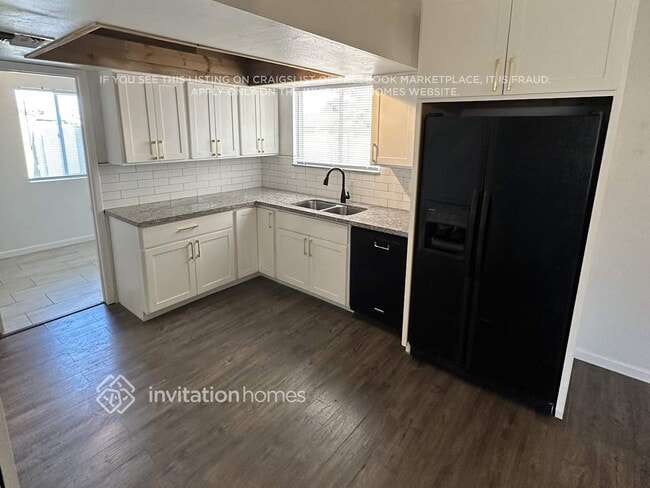 Building Photo - 1631 W Helena Dr
