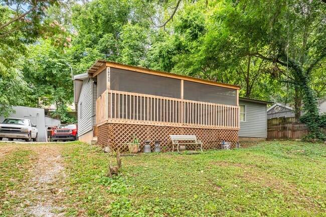 Foto del edificio - Cozy 2-Bedroom Retreat Near the Lake in Lowell