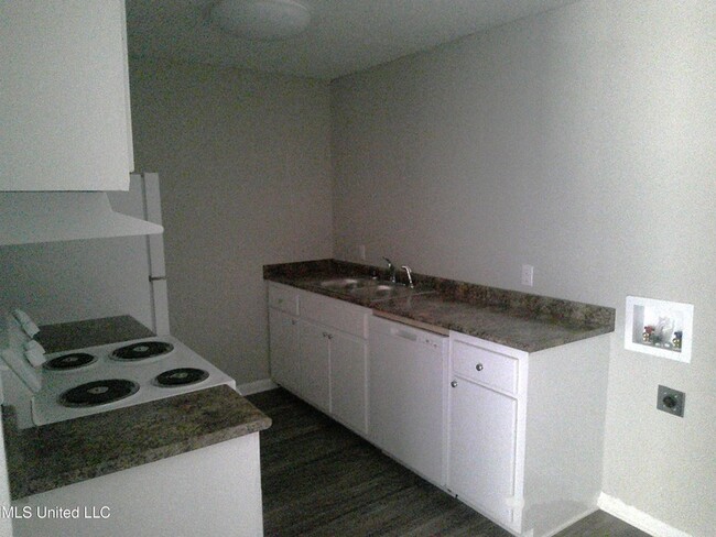 Building Photo - 433 Meadowlark Dr