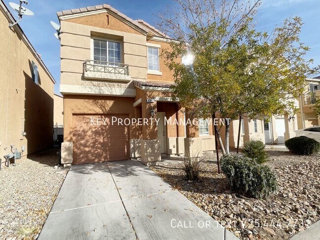 Foto del edificio - 2 PRIMARY BEDROOMS, 2.5 BATH HOME RIGHT OF...