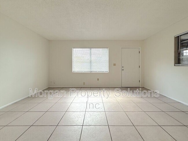 Foto del edificio - 1221 Poinsettia Ave