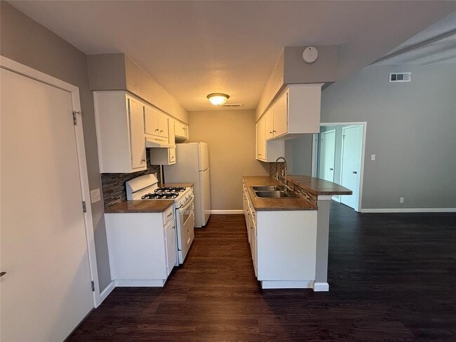 Foto del edificio - 5202 Provencial Dr