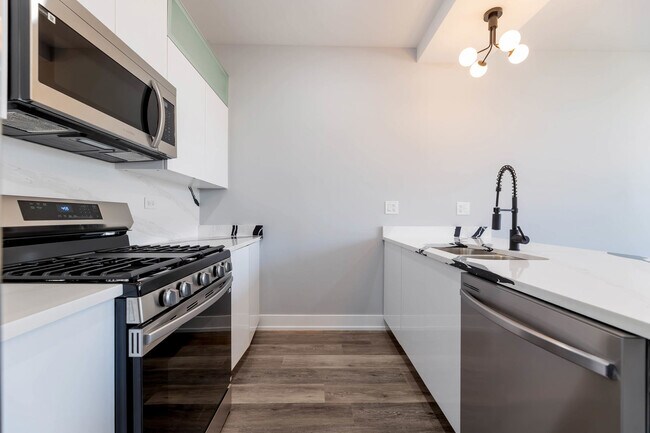 Foto del edificio - 5809 S Indiana Ave